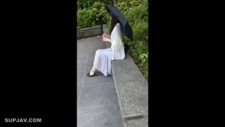 又是一个骚逼主播，抠穴抠到水都喷了，看来是玩真的，难怪跑车一值刷